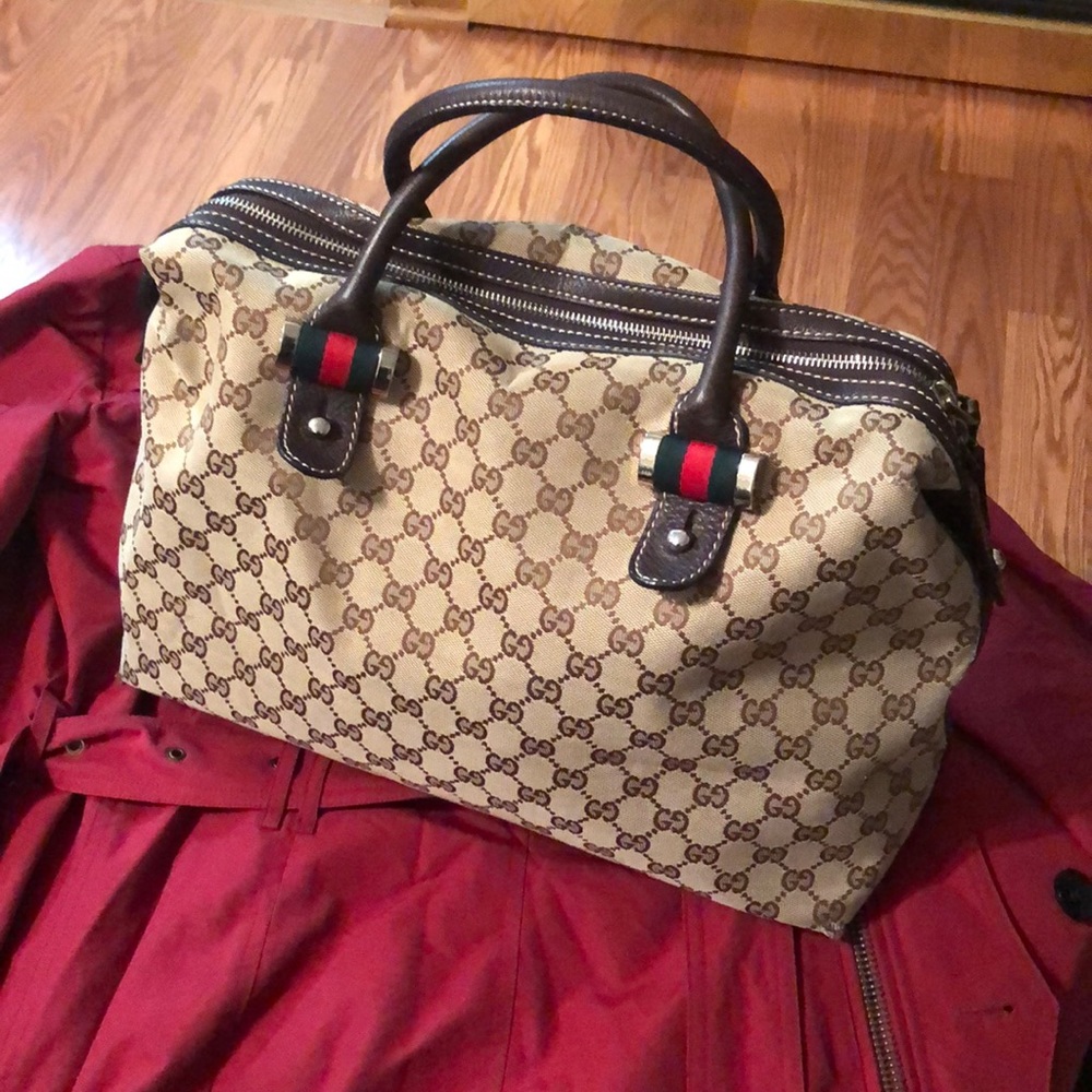 Authentic Gucci Purse in great condition